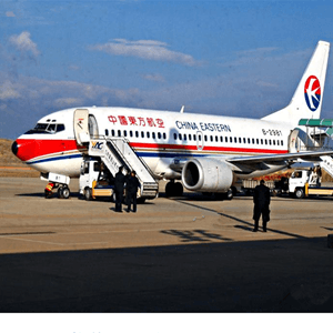 和田昆冈机场货运航空快运业稳步发展的原因是什么？